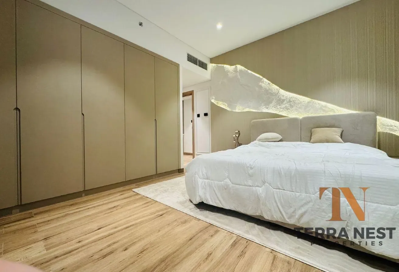 LUXURIOUSLY FURNISHED 2BR | 2 PARKINGS | NEAR EXIT