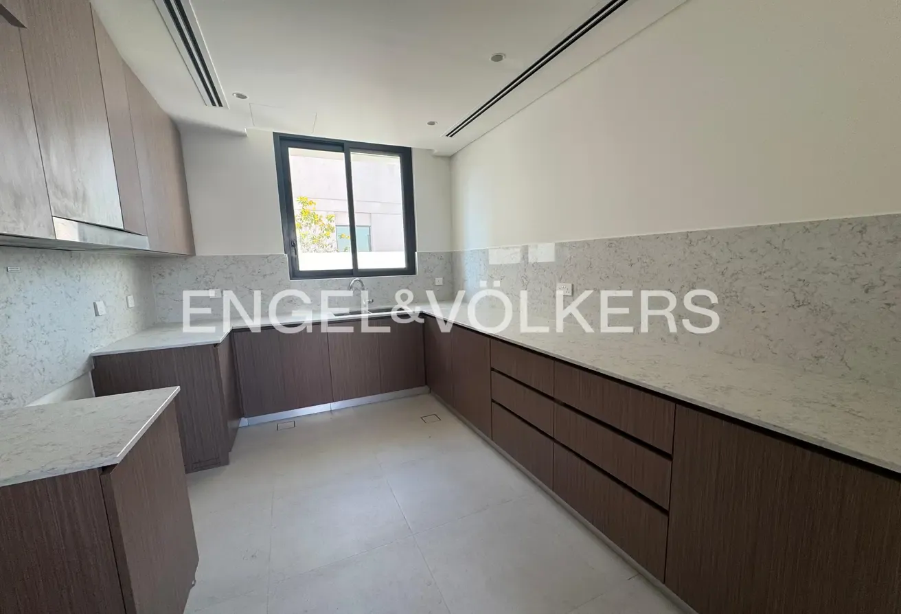 Brand  New  |  Corner  Unit  |  Spacious