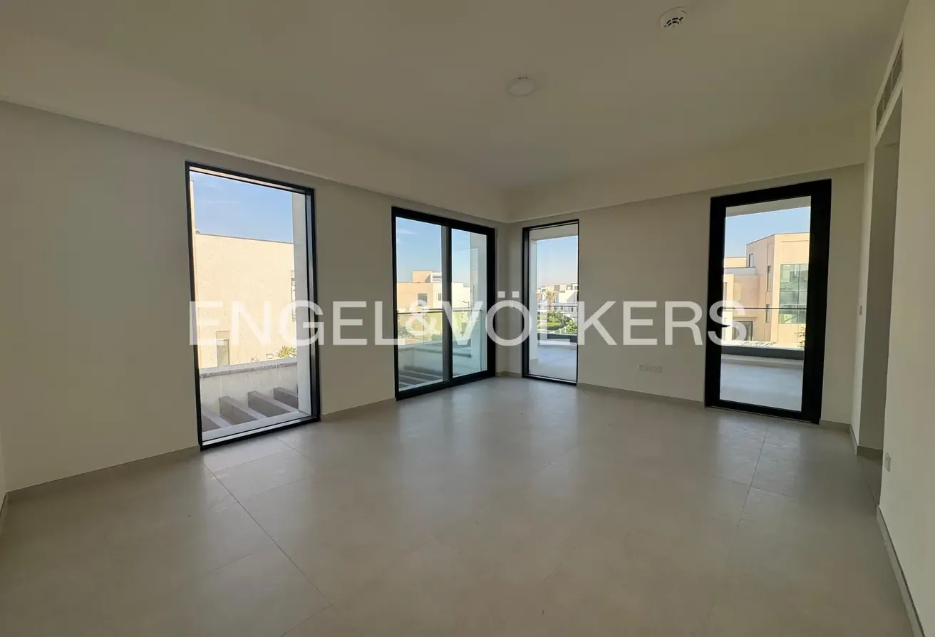 Brand  New  |  Corner  Unit  |  Spacious