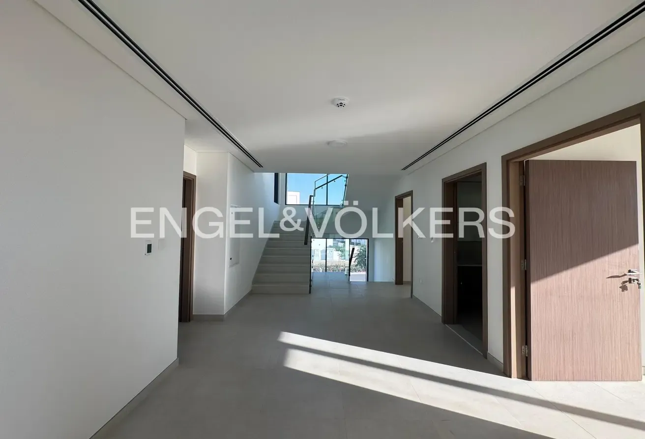 Brand  New  |  Corner  Unit  |  Spacious