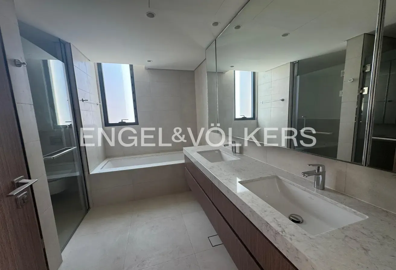 Brand  New  |  Corner  Unit  |  Spacious