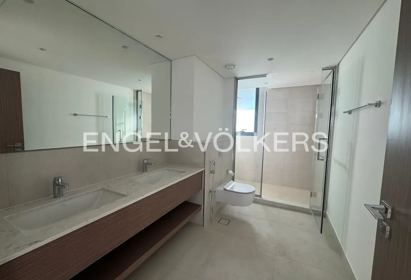 Brand  New  |  Corner  Unit  |  Spacious