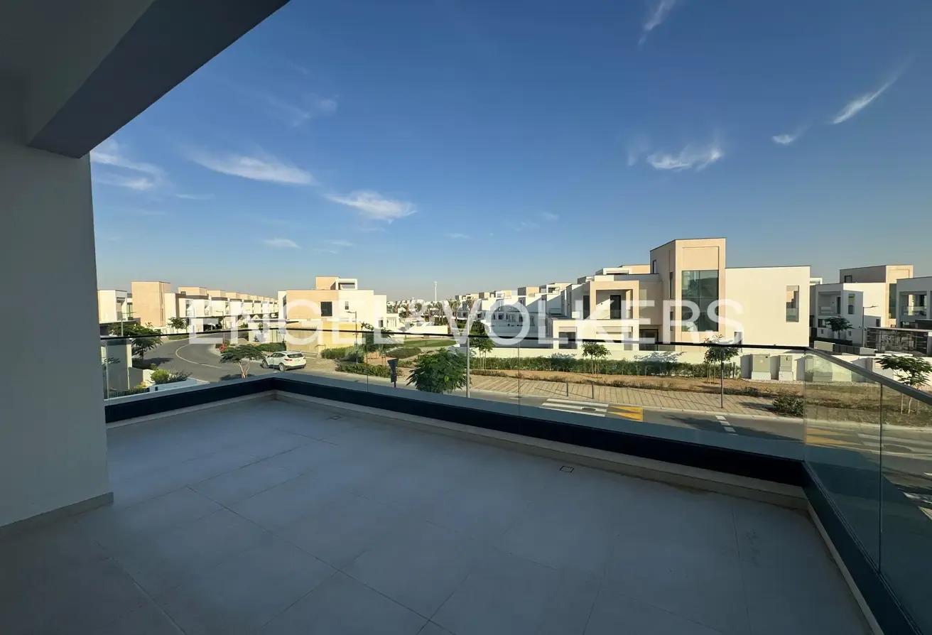 Brand  New  |  Corner  Unit  |  Spacious