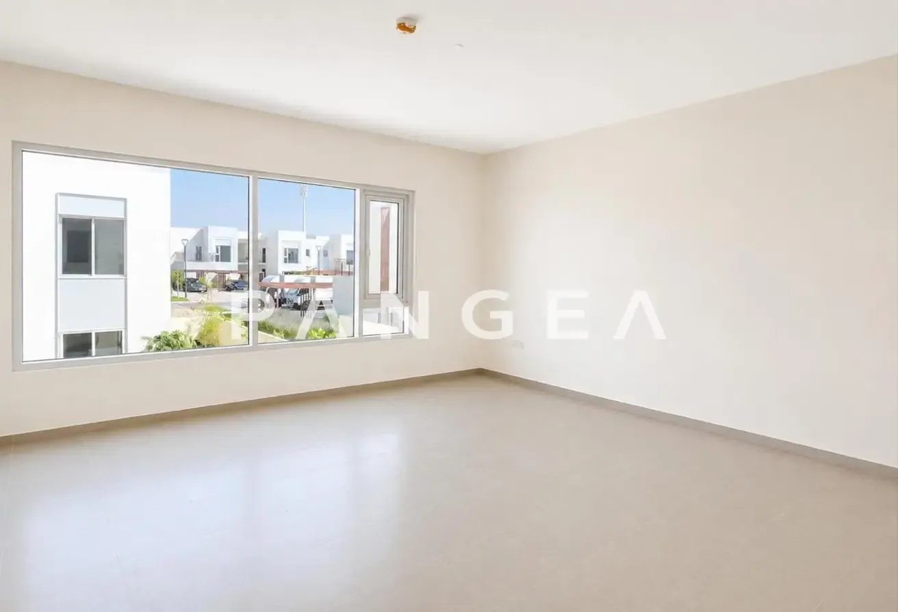 Vacant | Options Available | Urbana Specialist