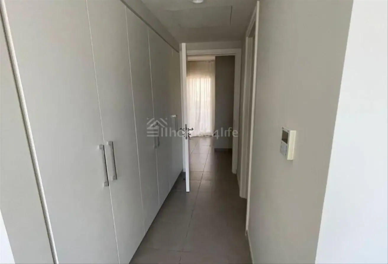 Rent NOW! End corner unit| Front terrace| Vacant