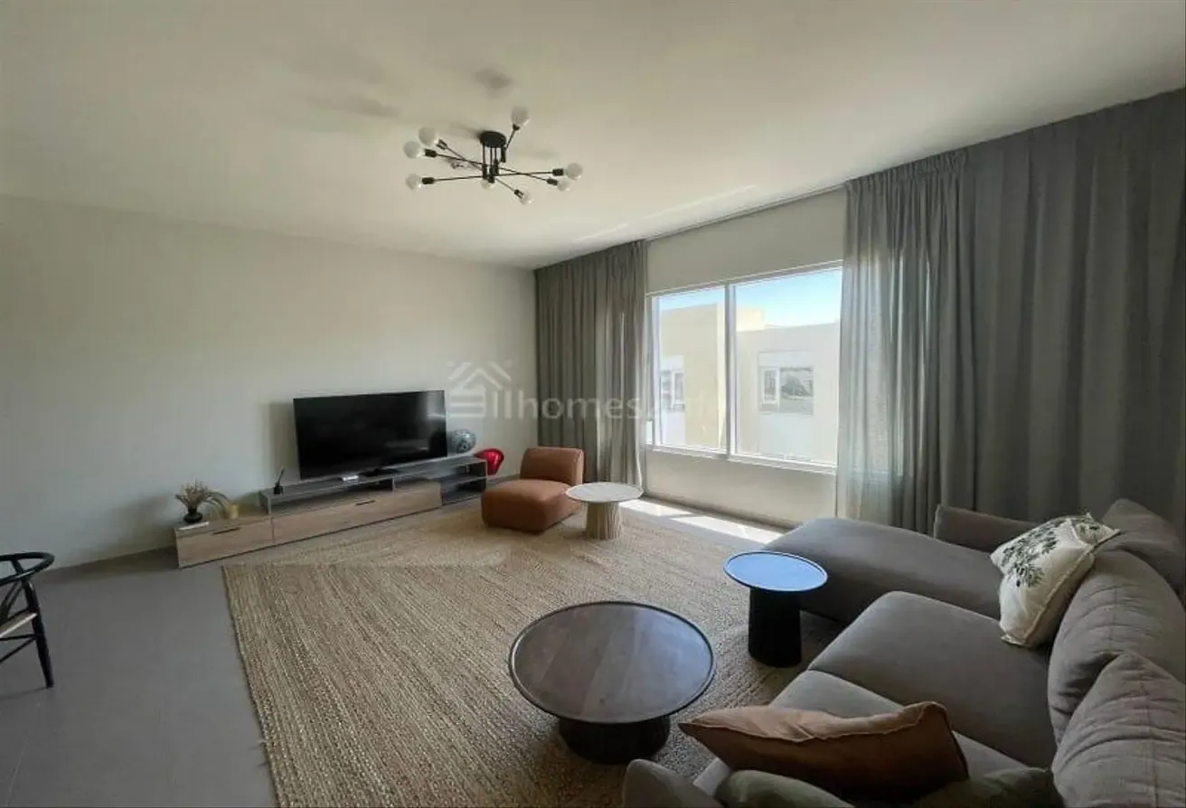 Rent NOW! End corner unit| Front terrace| Vacant