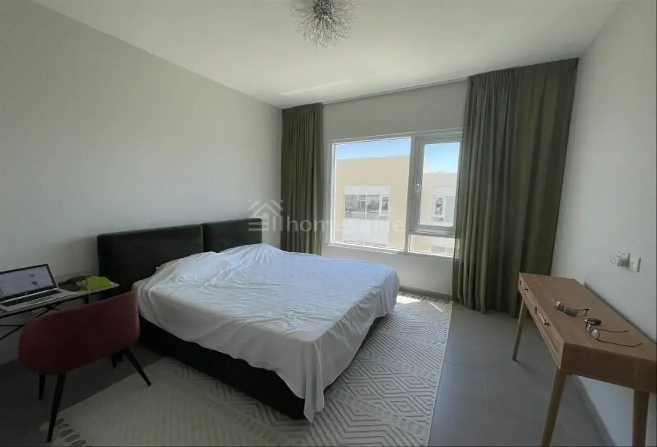 Rent NOW! End corner unit| Front terrace| Vacant