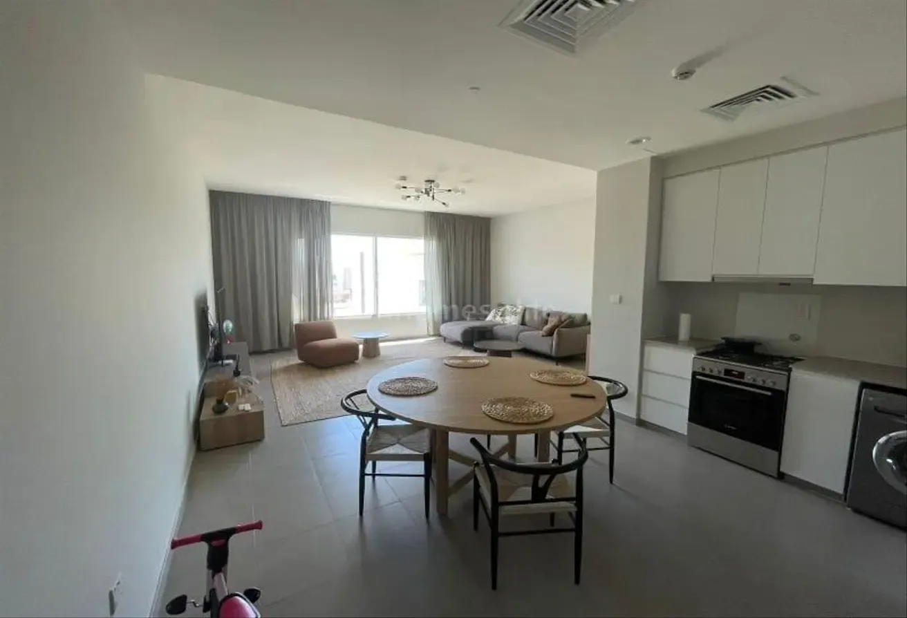 Rent NOW! End corner unit| Front terrace| Vacant