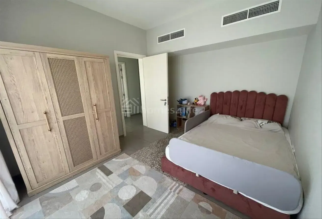 Rent NOW! End corner unit| Front terrace| Vacant