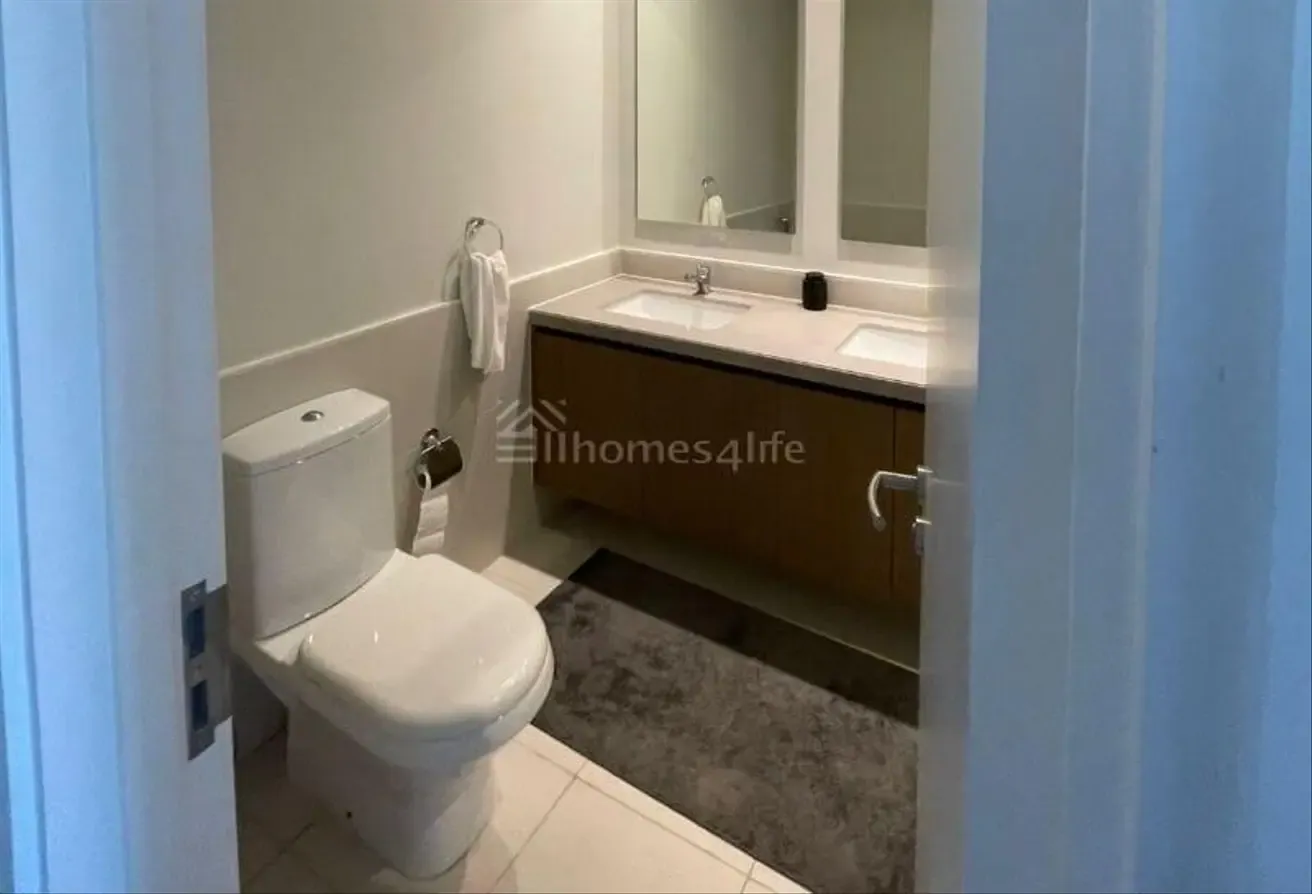 Rent NOW! End corner unit| Front terrace| Vacant