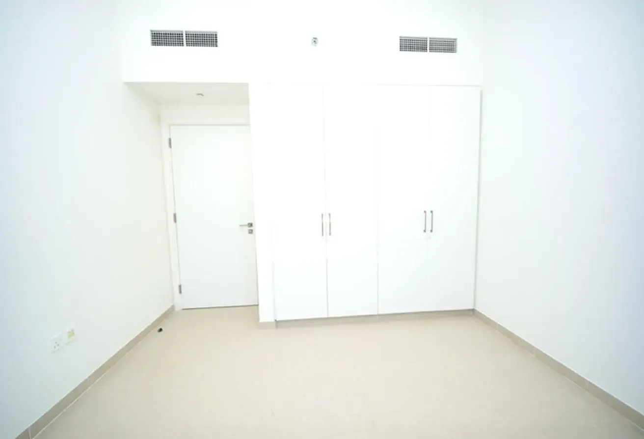 Spacious Layout I Bright and Airy I Multiple Chqs