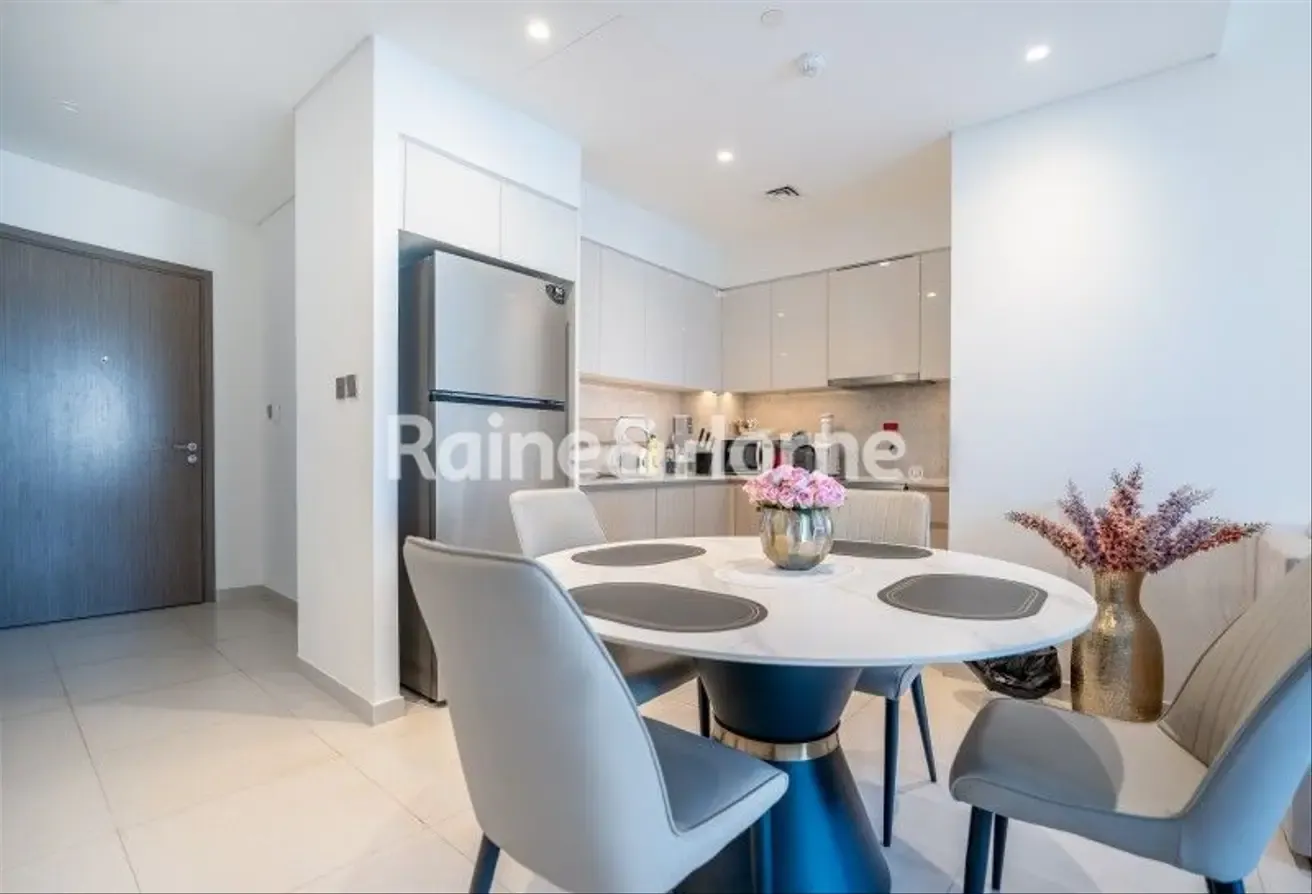 2 Bedrooms l Great Location l Fully Furnished