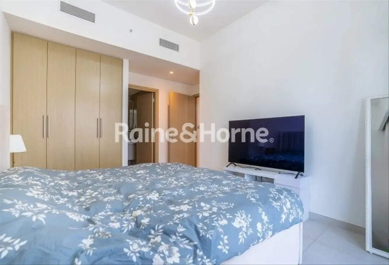 2 Bedrooms l Great Location l Fully Furnished