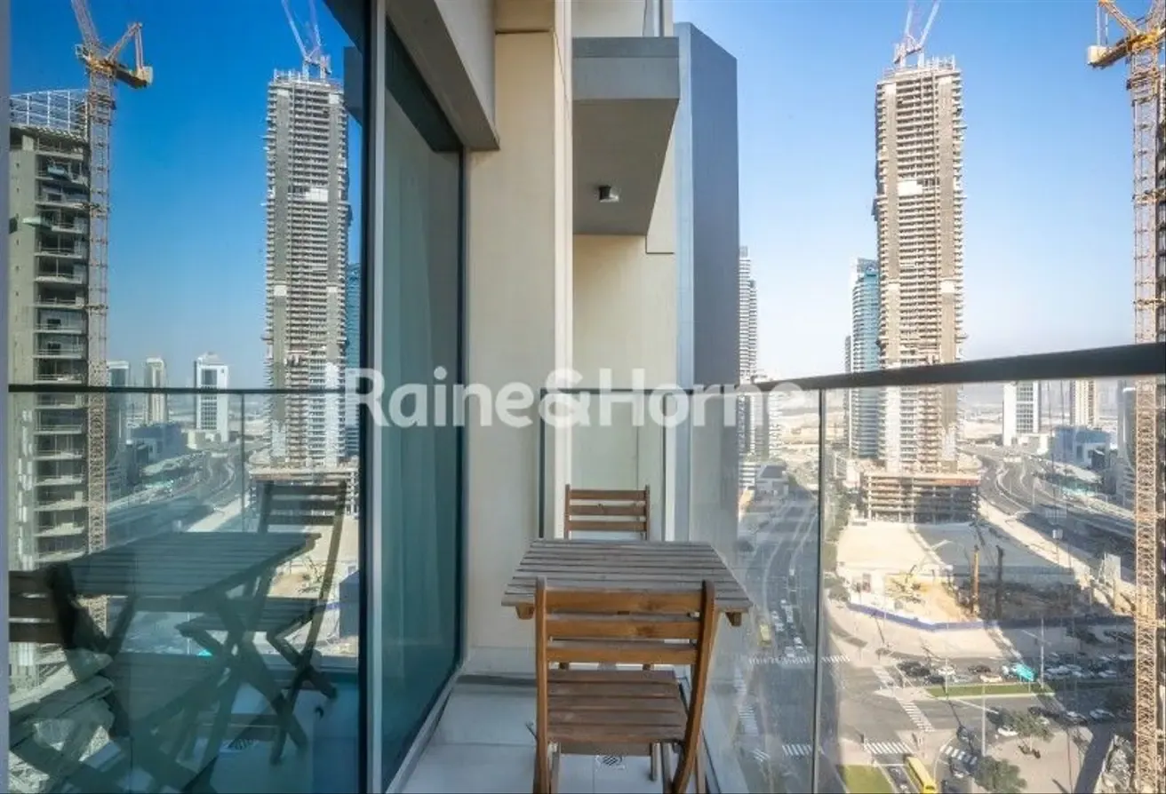 2 Bedrooms l Great Location l Fully Furnished