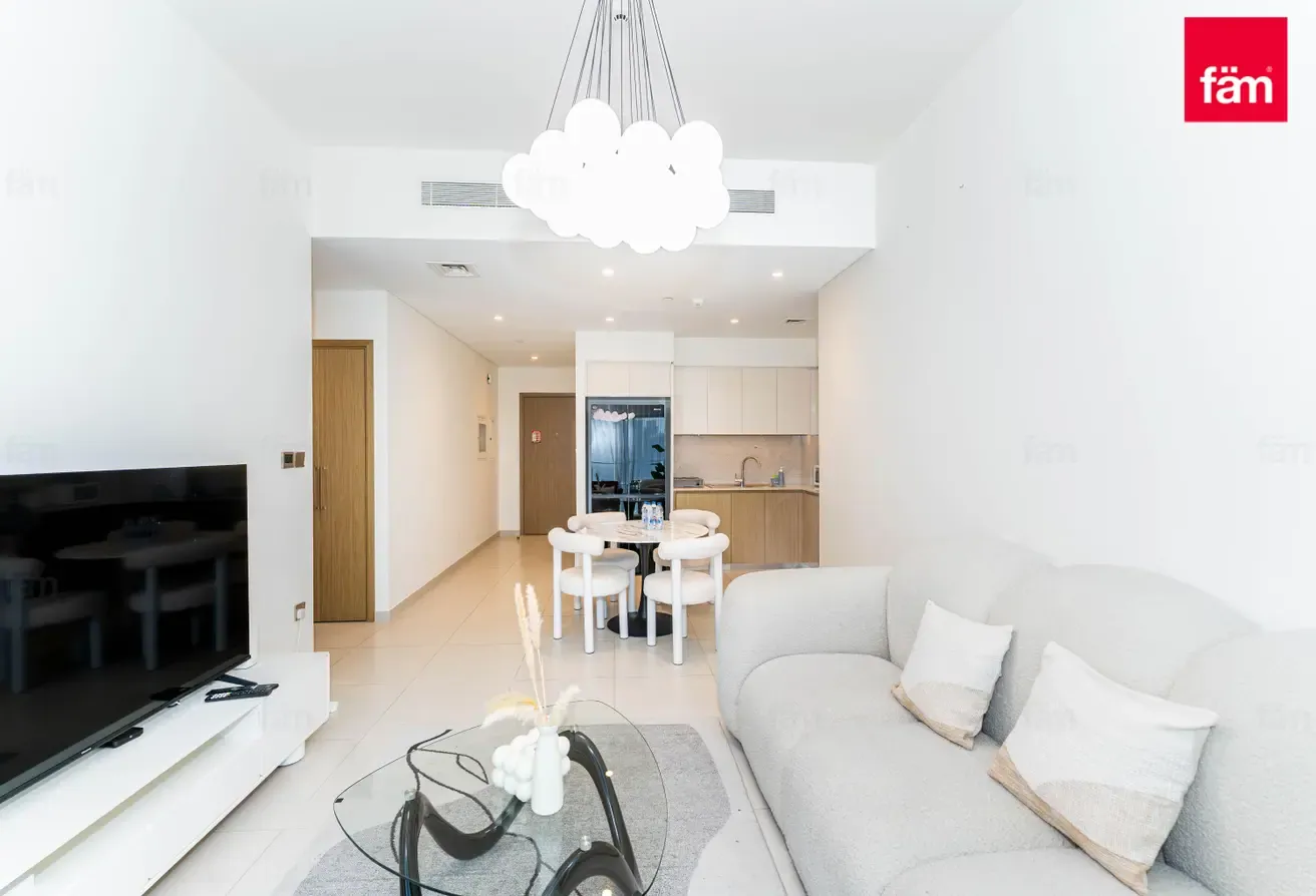 Fully Furnished 2 Br | Vacant | Prime Location