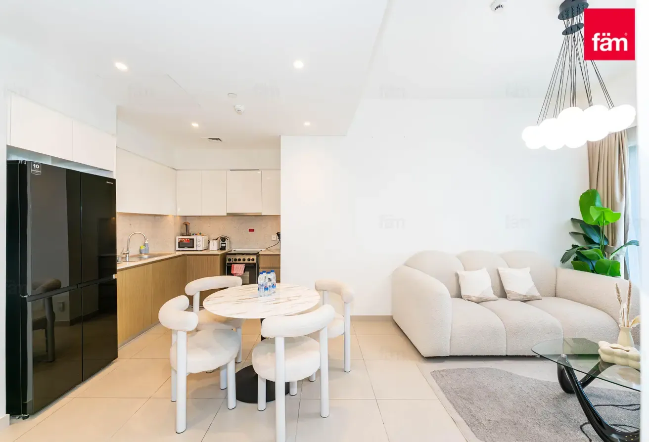 Fully Furnished 2 Br | Vacant | Prime Location