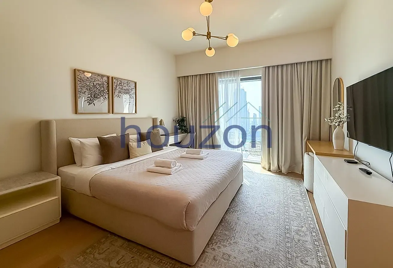 Luxurious 2BR | Burj Khalifa View | Vacant
