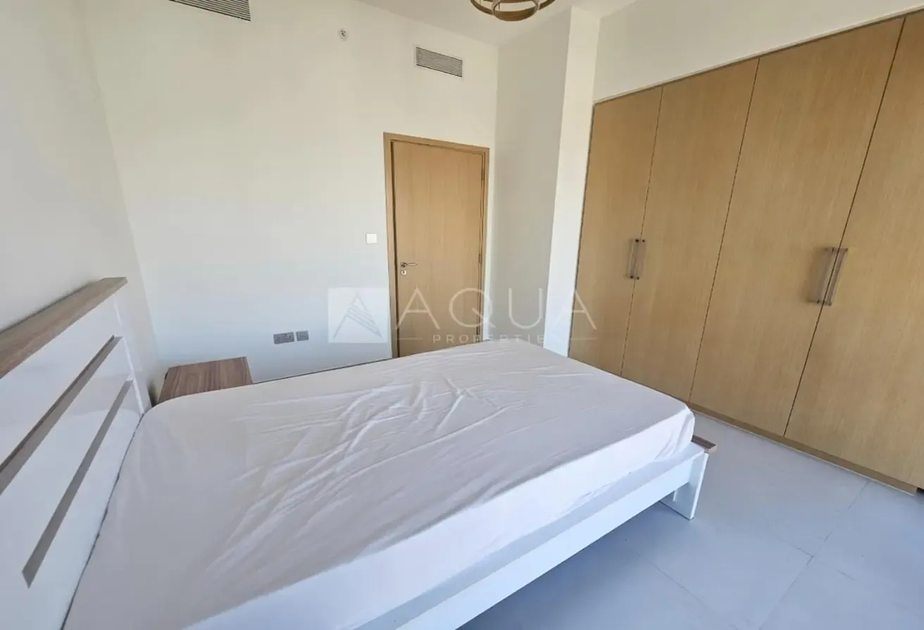 FULLY FURNISHED | SPACIOUS LAYOUT | VACANT NOW