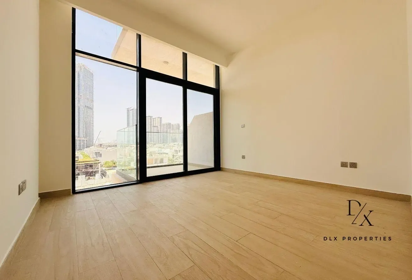 BURJ KHALIFA VIEW | SPACIOUS | READY TO MOVE