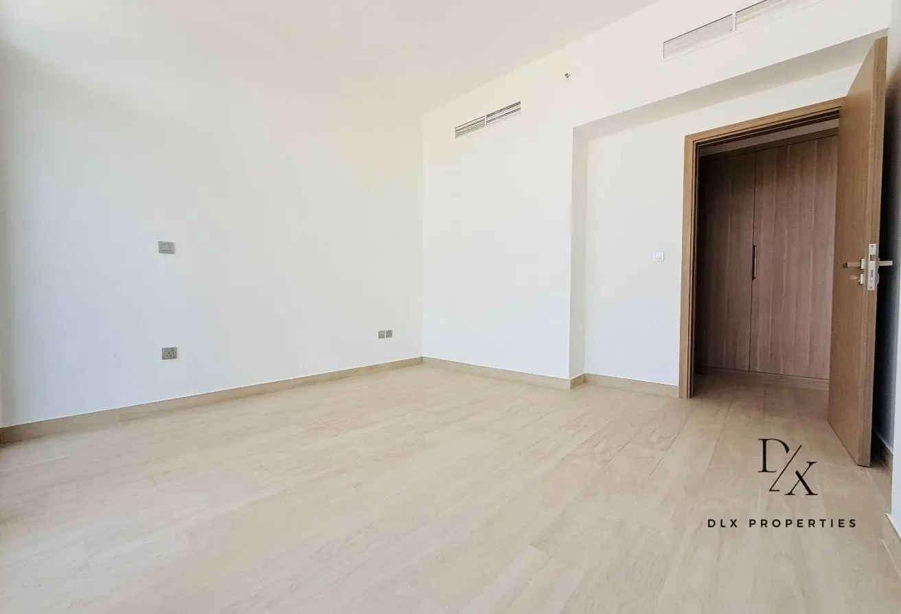 BURJ KHALIFA VIEW | SPACIOUS | READY TO MOVE