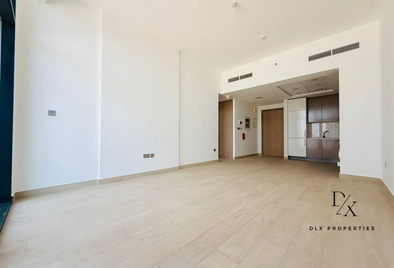 BURJ KHALIFA VIEW | SPACIOUS | READY TO MOVE