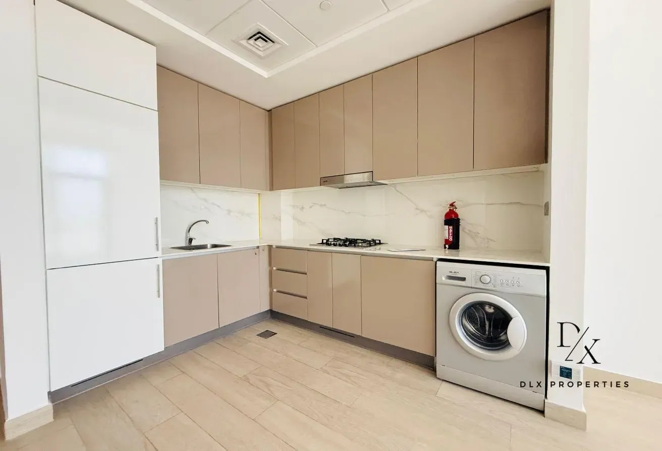 BURJ KHALIFA VIEW | SPACIOUS | READY TO MOVE