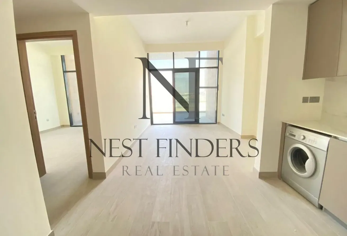 Up to 12 Cheques | Large Layout | Corner Unit