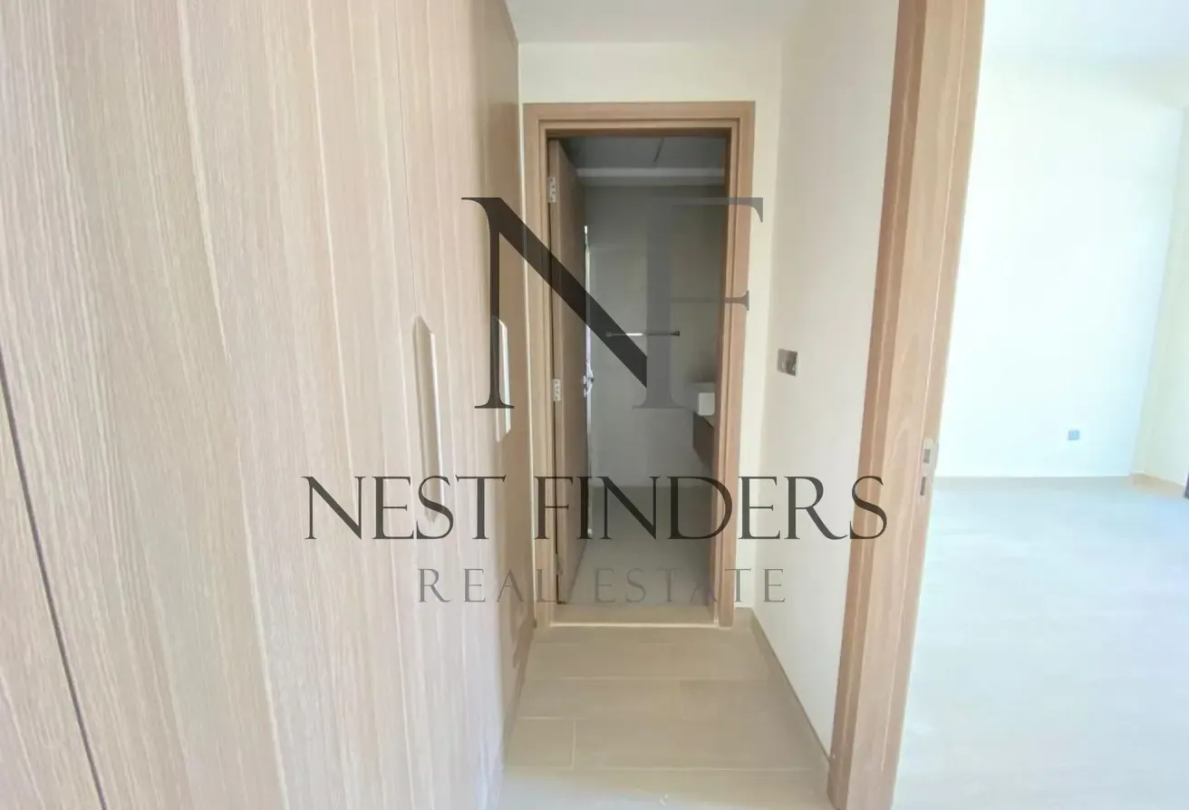 Up to 12 Cheques | Large Layout | Corner Unit