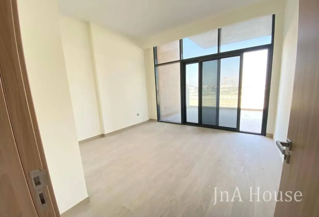 Huge balcony I Lagoon view I Ready to move in