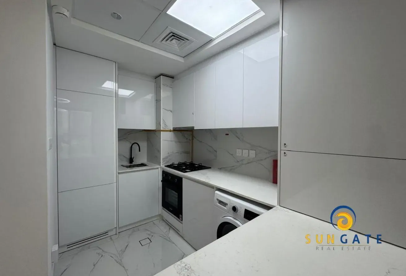 Vacant, Direct park view, Equipped kitchen
