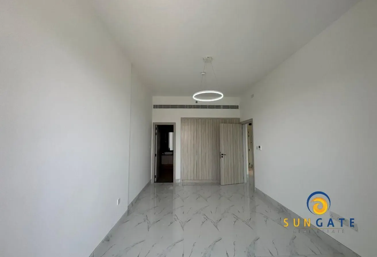 Vacant, Direct park view, Equipped kitchen