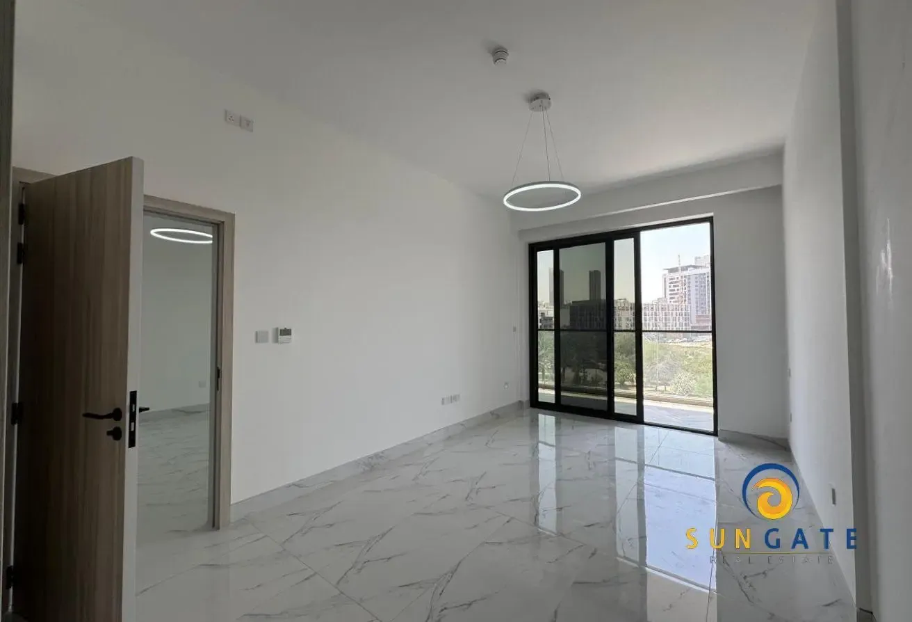 Vacant, Direct park view, Equipped kitchen