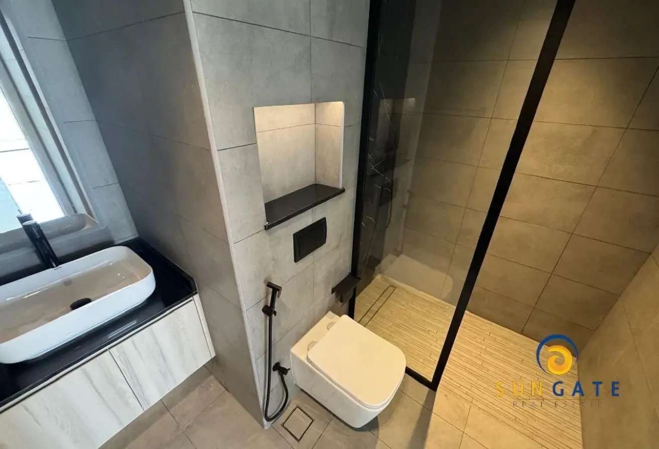 Vacant, Direct park view, Equipped kitchen