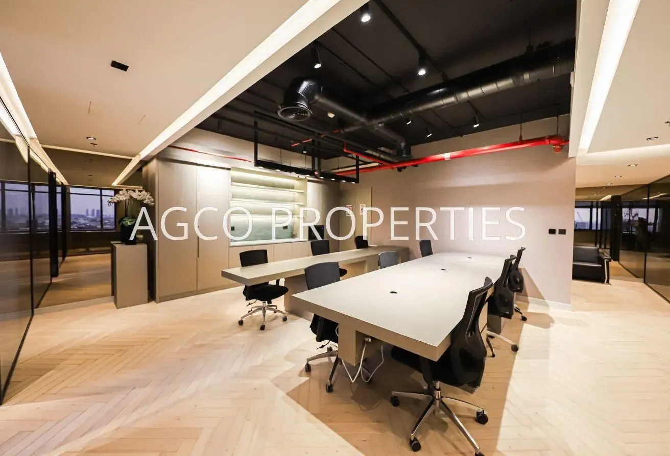 Vacant soon |Turnkey Office| Corner Unit | Grade A