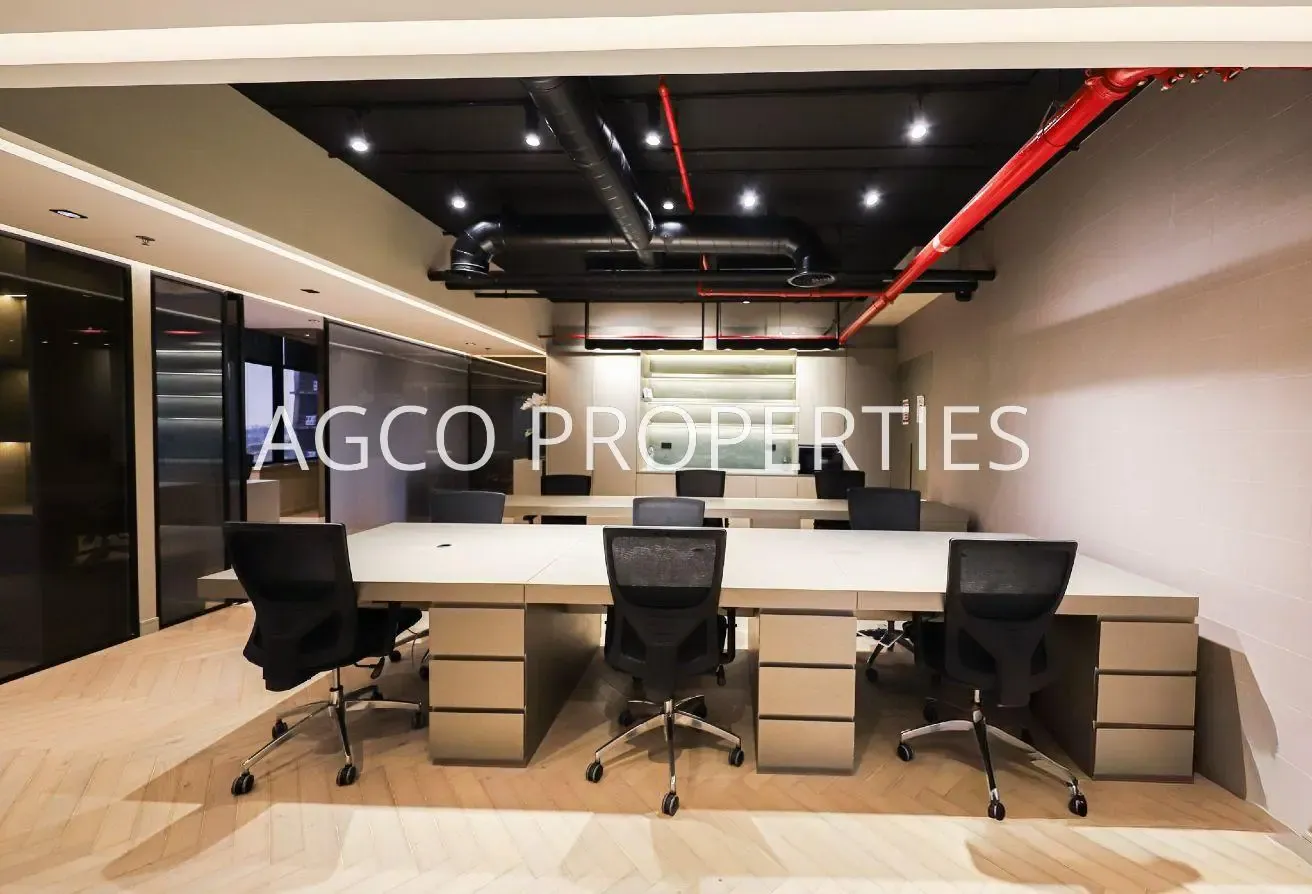 Vacant soon |Turnkey Office| Corner Unit | Grade A