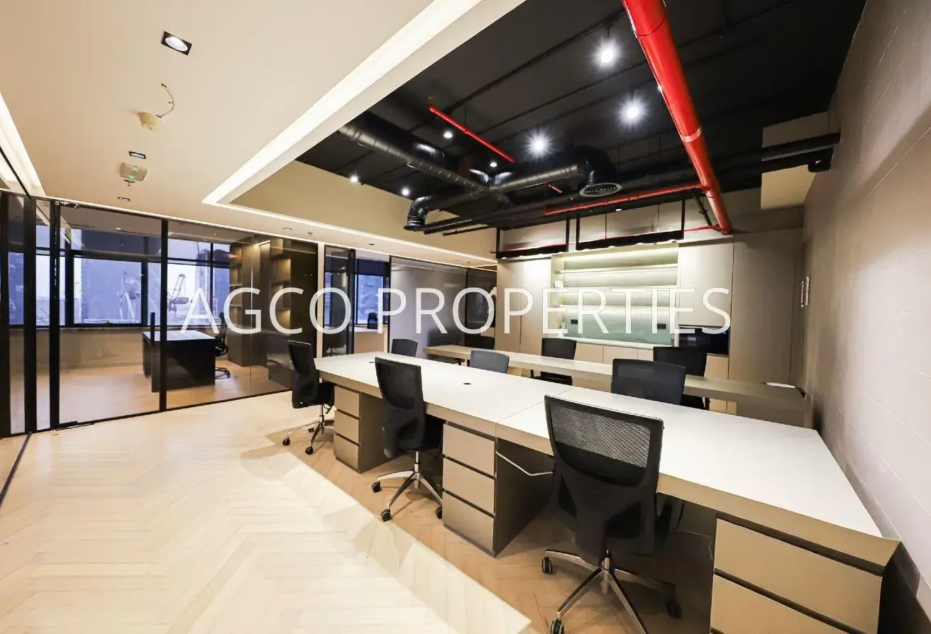 Vacant soon |Turnkey Office| Corner Unit | Grade A