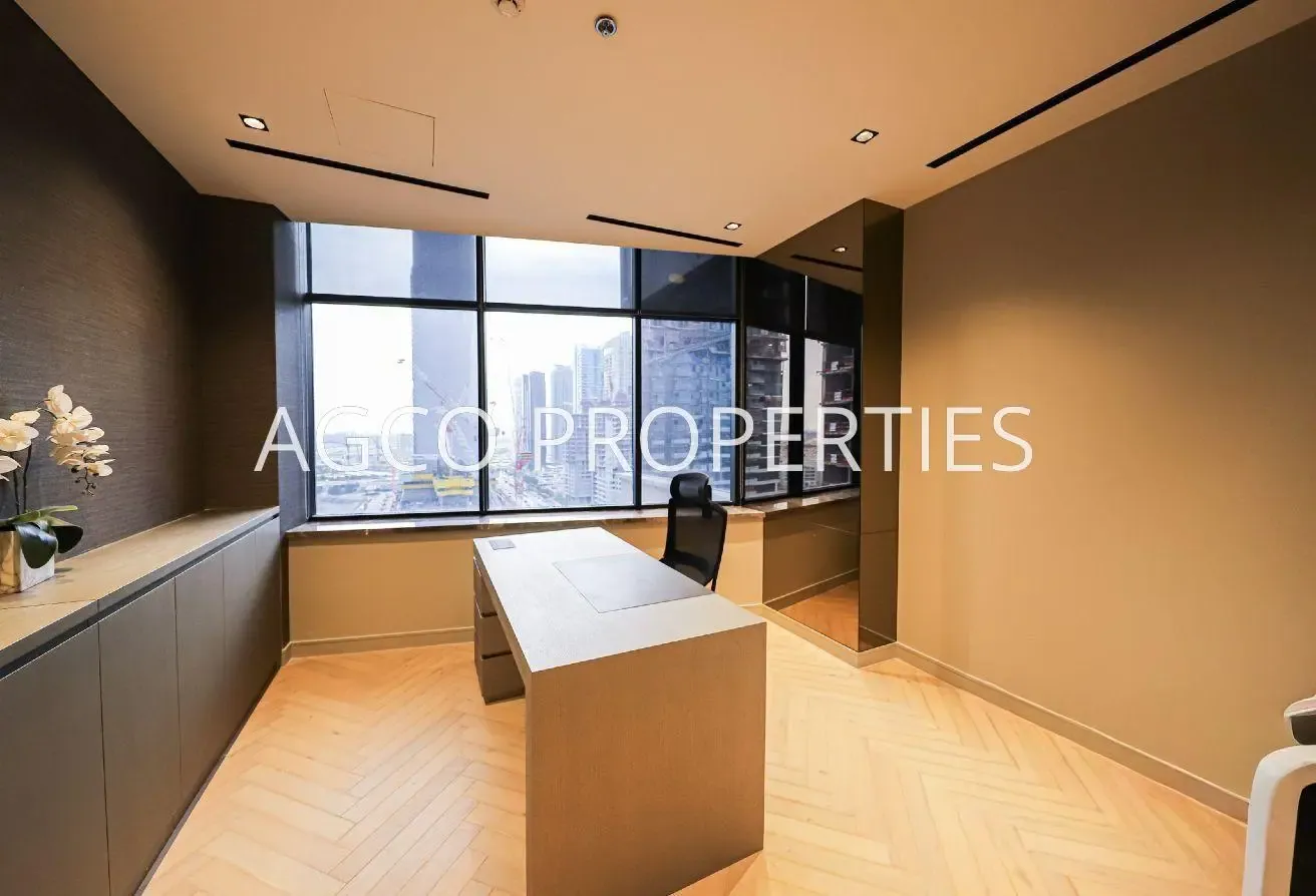 Vacant soon |Turnkey Office| Corner Unit | Grade A
