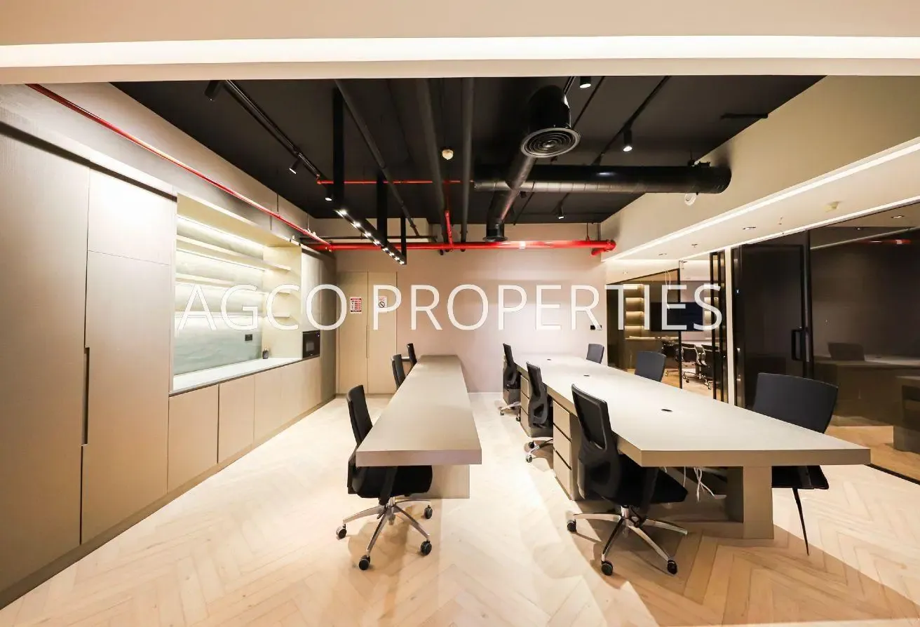 Vacant soon |Turnkey Office| Corner Unit | Grade A