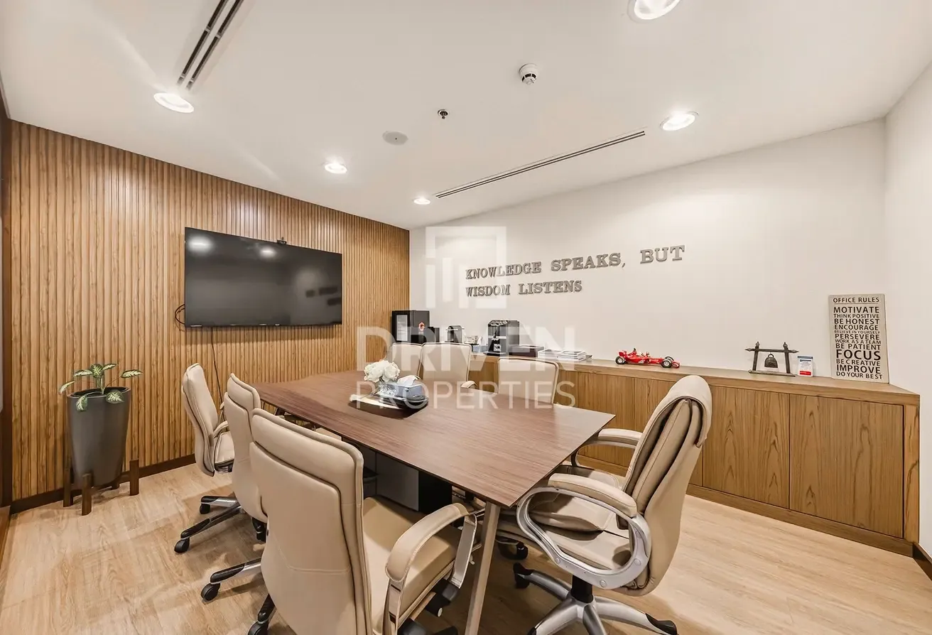 Premium Office | Custom-made furniture | DMCC