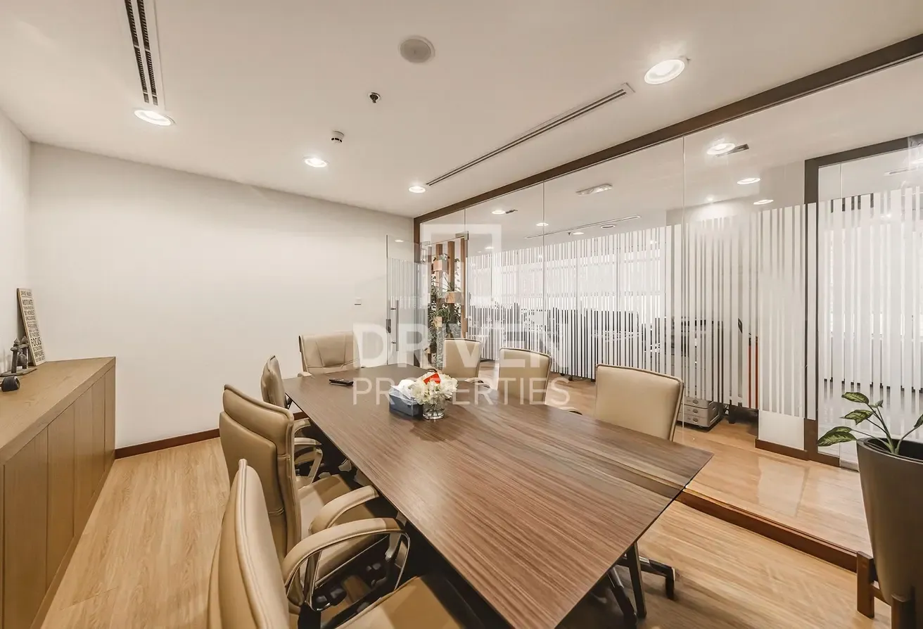 Premium Office | Custom-made furniture | DMCC