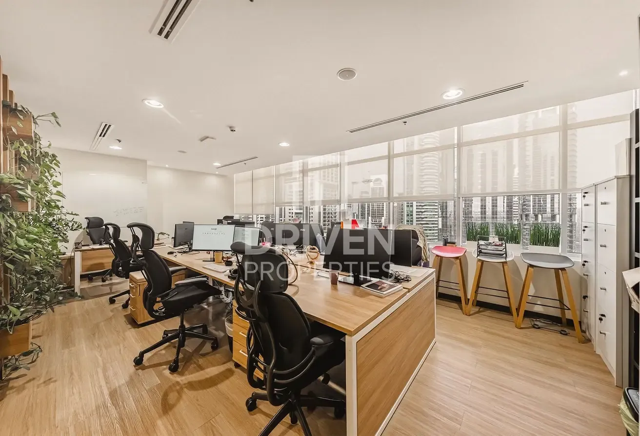 Premium Office | Custom-made furniture | DMCC