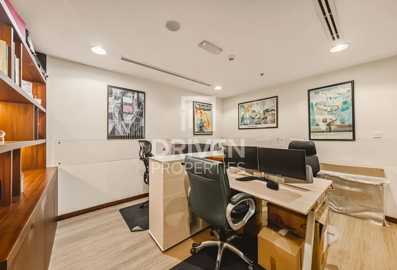 Premium Office | Custom-made furniture | DMCC