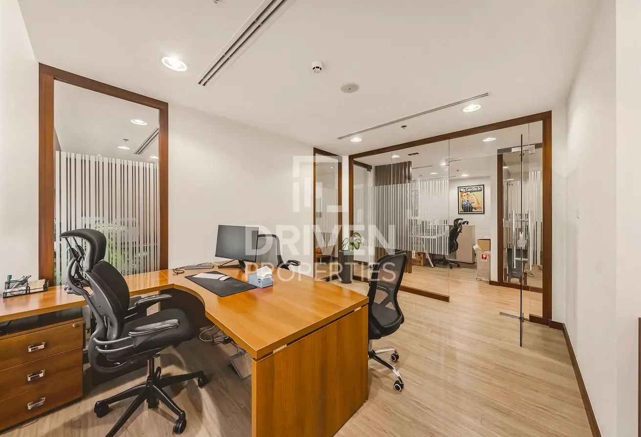 Premium Office | Custom-made furniture | DMCC