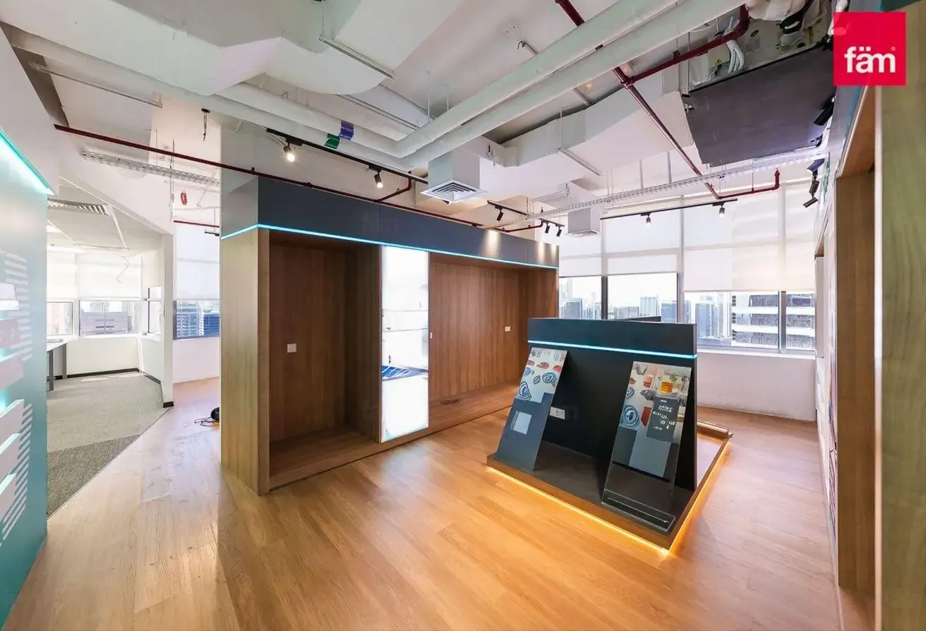 Executive Office | High Floor | Community Expert