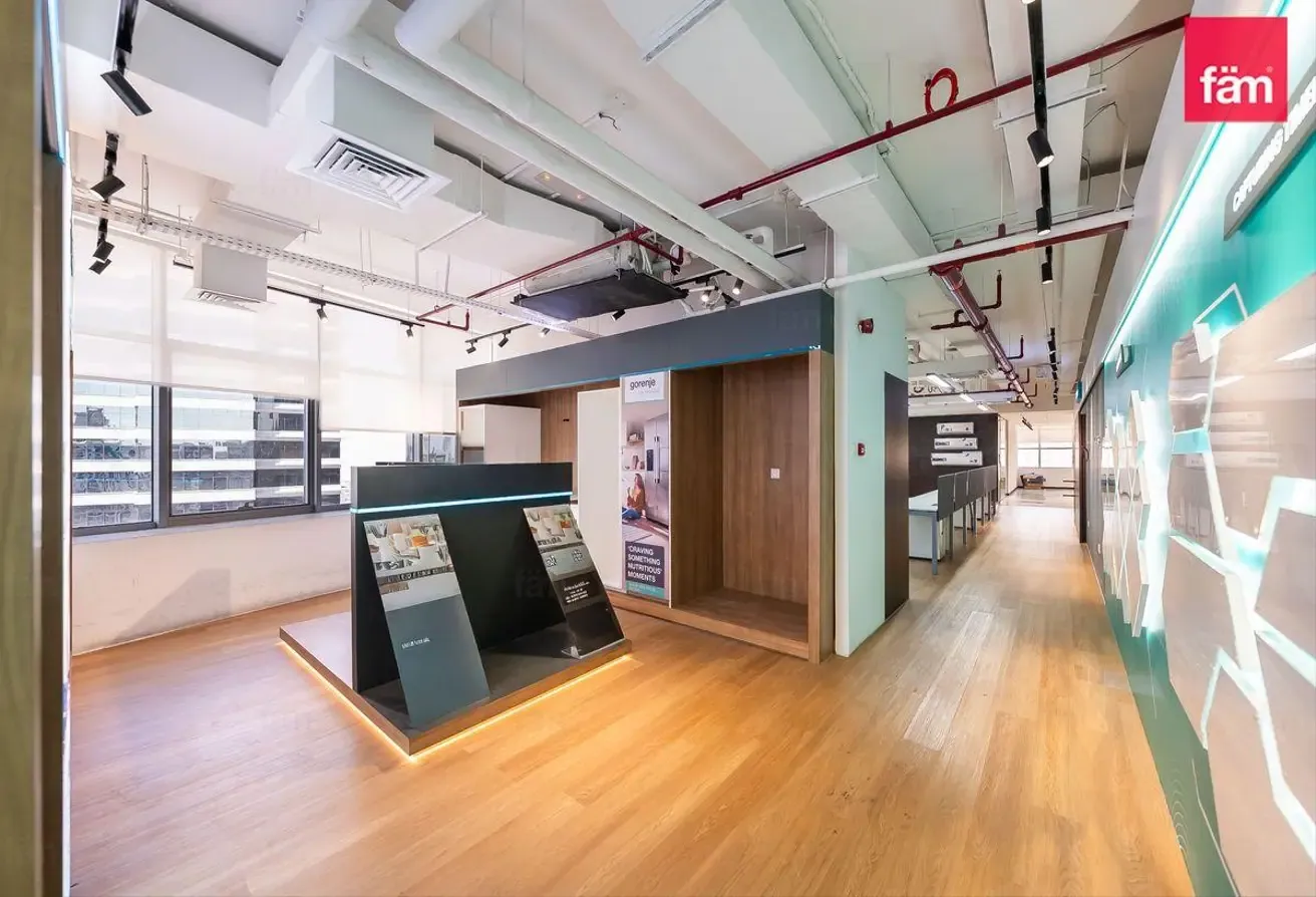 Executive Office | High Floor | Community Expert