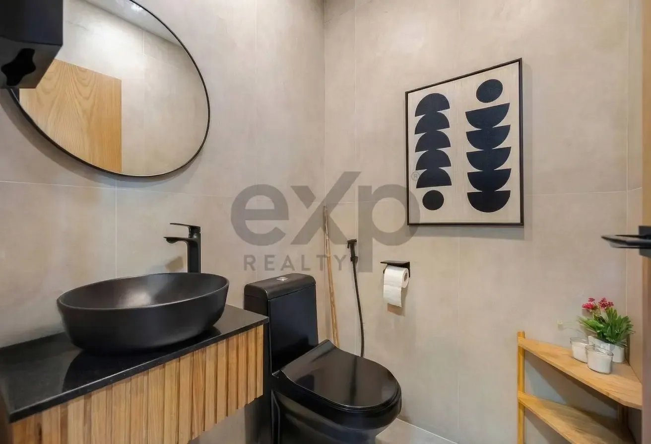 Corner Office  | High End Furnishing | Canal View