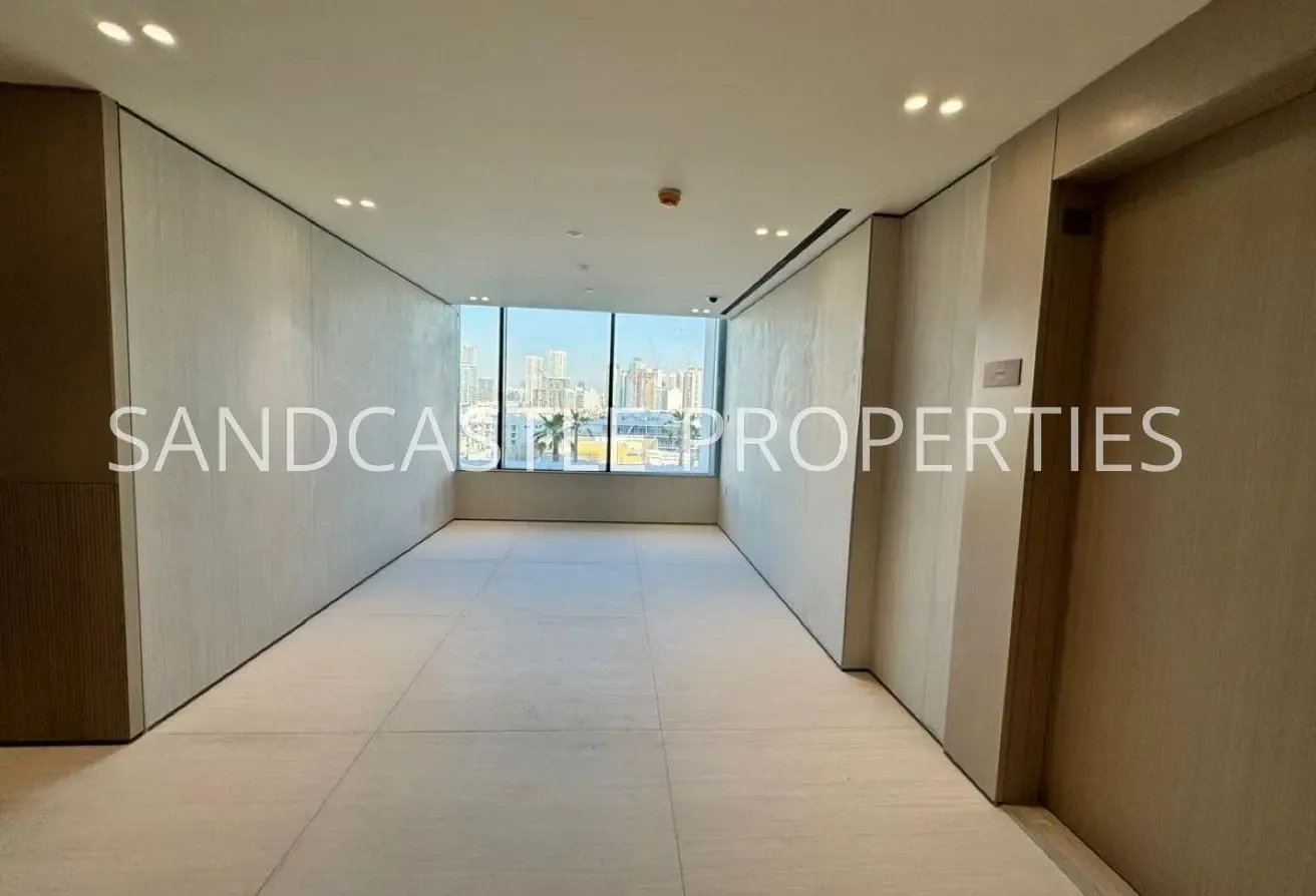 Vacant | Pool View | Exclusive Unit