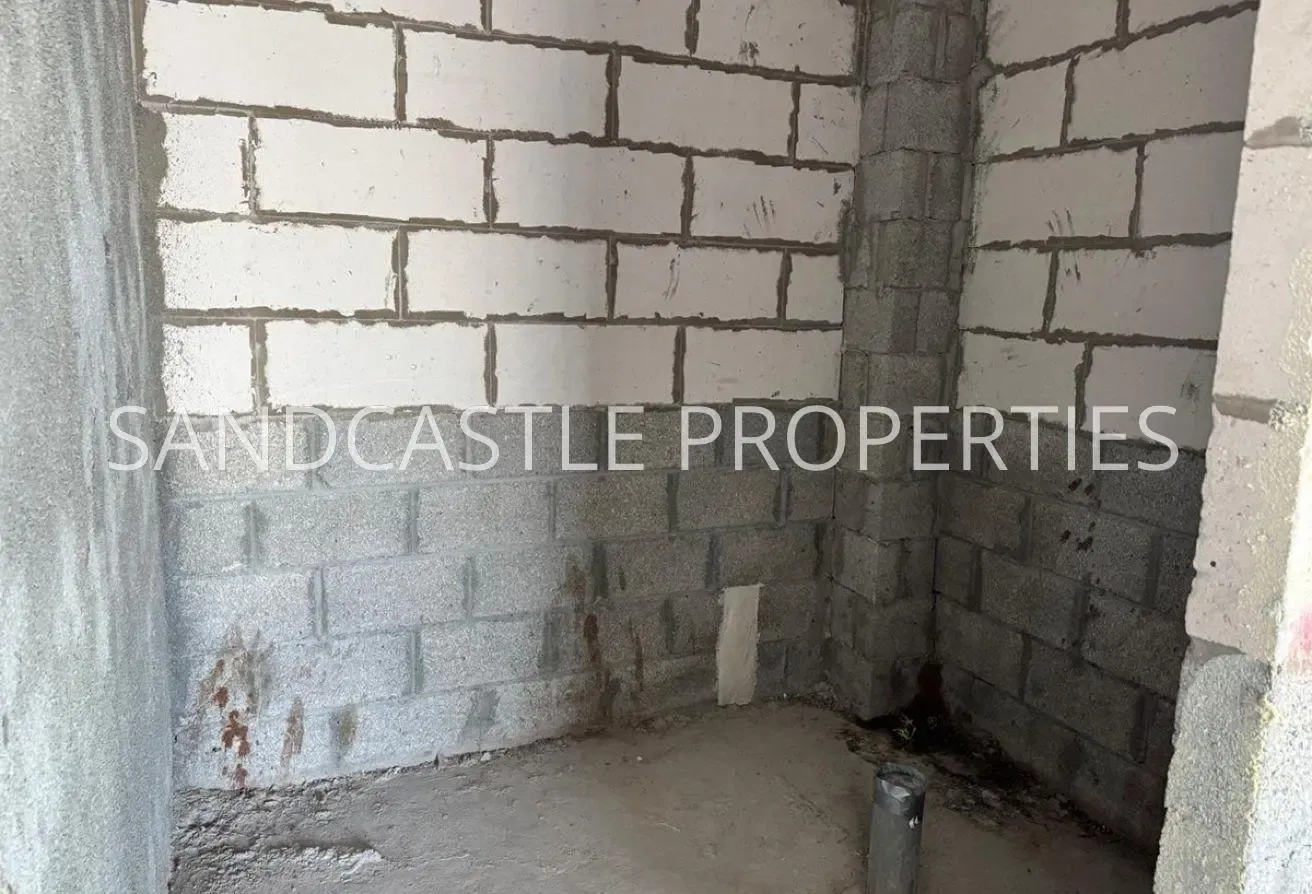 Vacant | Pool View | Exclusive Unit