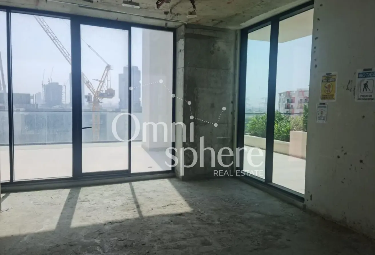 Corner Unit | Vacant | Prime Location