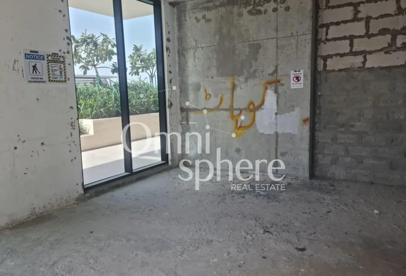Corner Unit | Vacant | Prime Location